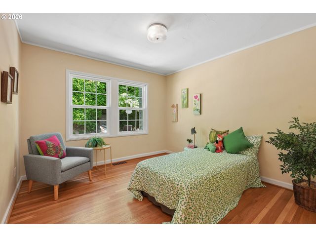 7250 Sw BENZ PARK Dr, Portland, OR 97225