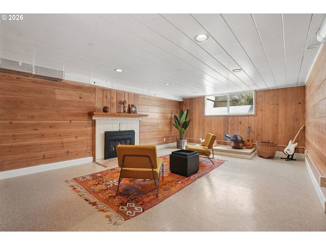 7250 Sw BENZ PARK Dr, Portland, OR 97225