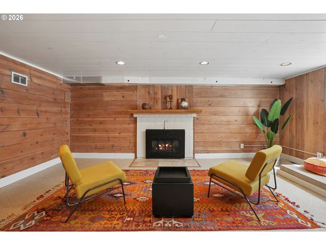 7250 Sw BENZ PARK Dr, Portland, OR 97225