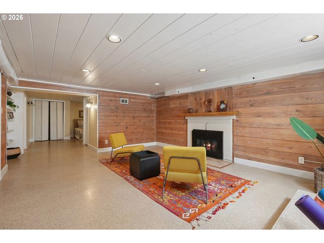 7250 Sw BENZ PARK Dr, Portland, OR 97225