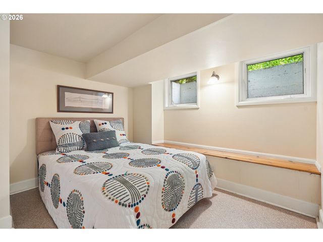 7250 Sw BENZ PARK Dr, Portland, OR 97225