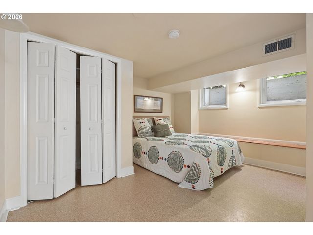 7250 Sw BENZ PARK Dr, Portland, OR 97225