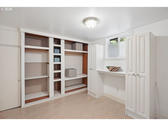 7250 Sw BENZ PARK Dr, Portland, OR 97225