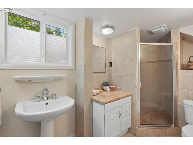 7250 Sw BENZ PARK Dr, Portland, OR 97225