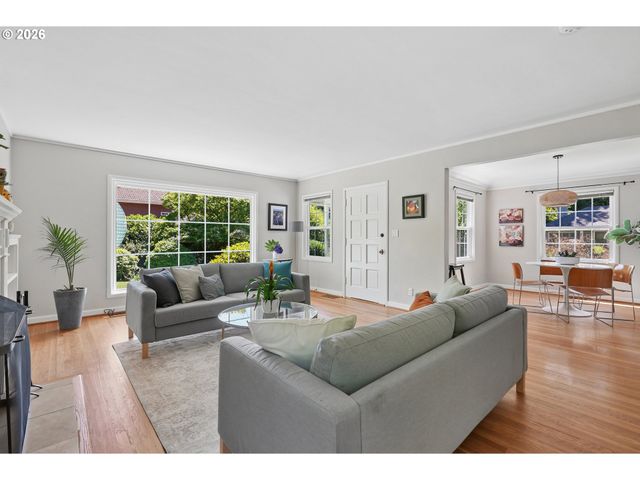 7250 Sw BENZ PARK Dr, Portland, OR 97225