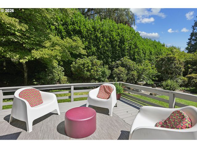 7250 Sw BENZ PARK Dr, Portland, OR 97225