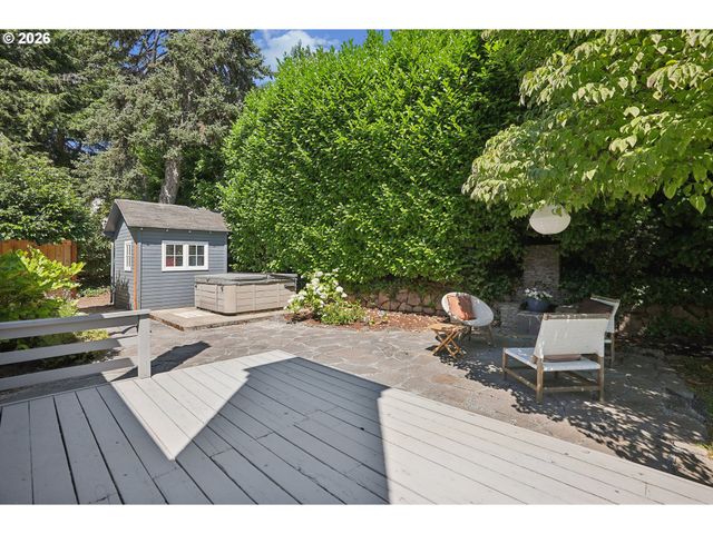 7250 Sw BENZ PARK Dr, Portland, OR 97225