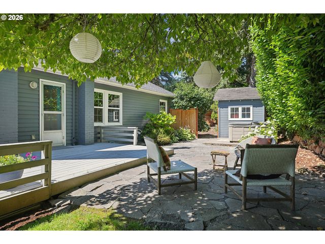 7250 Sw BENZ PARK Dr, Portland, OR 97225