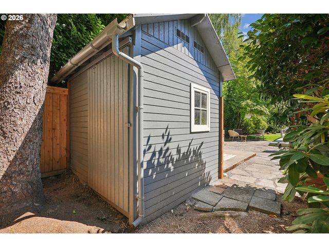 7250 Sw BENZ PARK Dr, Portland, OR 97225