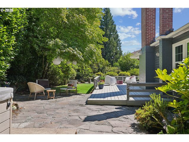7250 Sw BENZ PARK Dr, Portland, OR 97225
