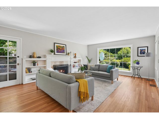 7250 Sw BENZ PARK Dr, Portland, OR 97225