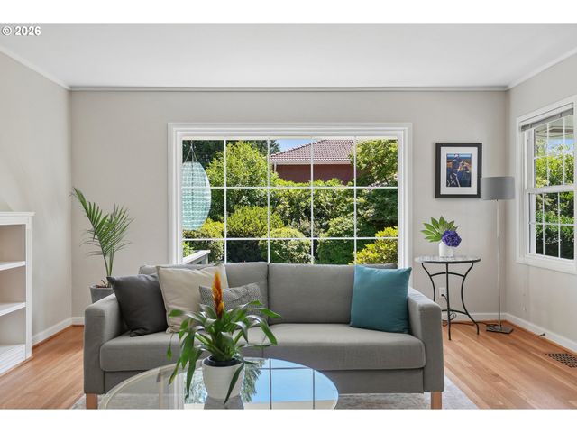 7250 Sw BENZ PARK Dr, Portland, OR 97225