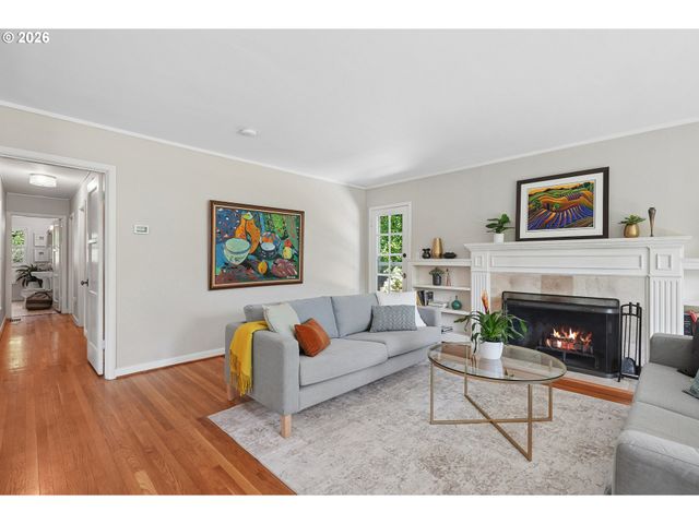 7250 Sw BENZ PARK Dr, Portland, OR 97225