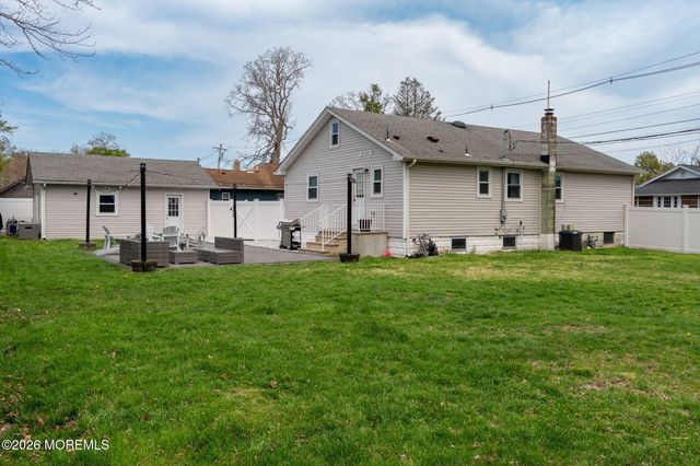 238 Forepeak Avenue, Beachwood, NJ 08722