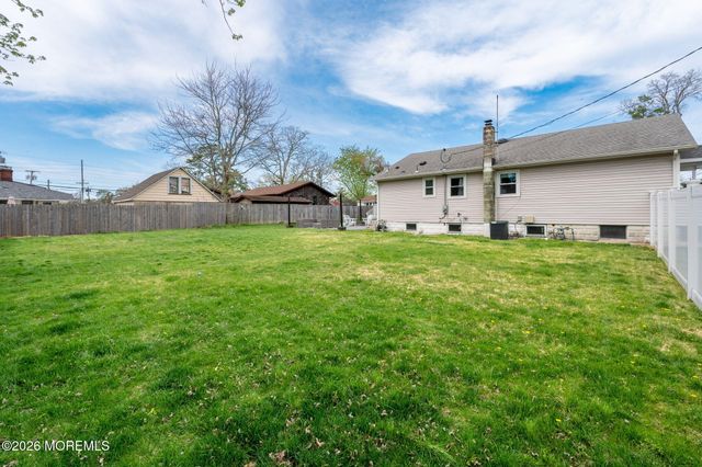 238 Forepeak Avenue, Beachwood, NJ 08722