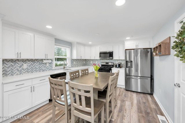 238 Forepeak Avenue, Beachwood, NJ 08722