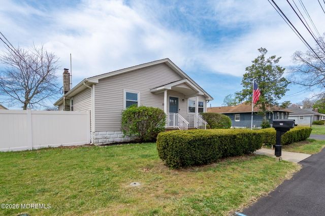 238 Forepeak Avenue, Beachwood, NJ 08722