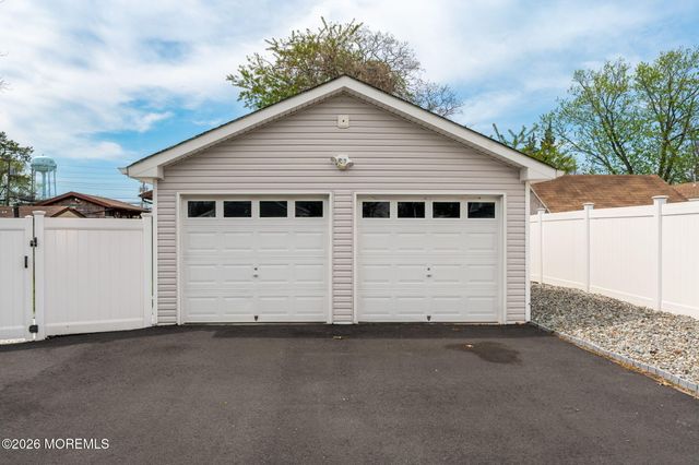 238 Forepeak Avenue, Beachwood, NJ 08722