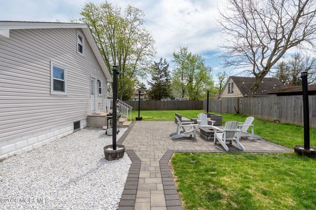 238 Forepeak Avenue, Beachwood, NJ 08722