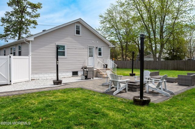 238 Forepeak Avenue, Beachwood, NJ 08722