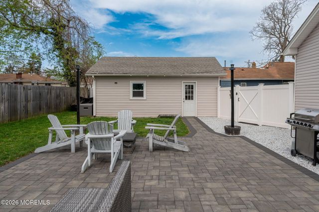 238 Forepeak Avenue, Beachwood, NJ 08722