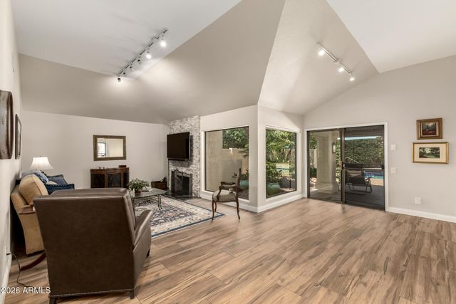 10010 E SUNNYSLOPE Lane, Scottsdale, AZ 85258