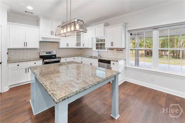 385 Timberland Circle, Richmond Hill, GA 31324