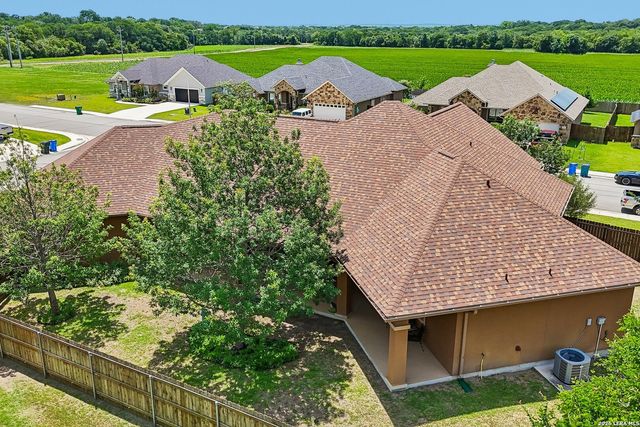 1139 CREEKSIDE POND RD, Seguin, TX 78155