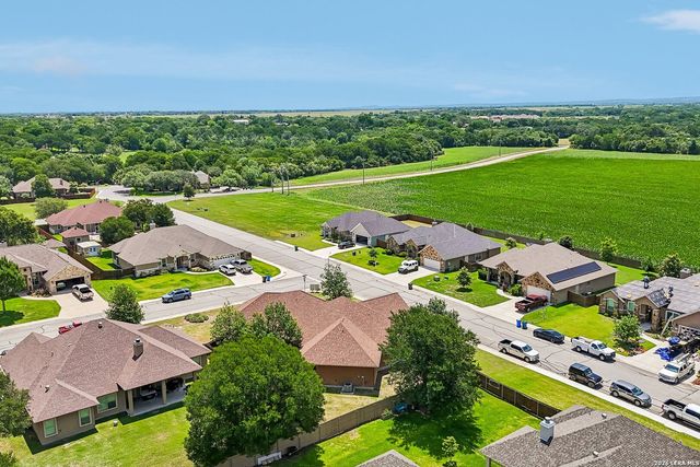 1139 CREEKSIDE POND RD, Seguin, TX 78155