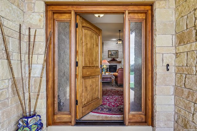 1139 CREEKSIDE POND RD, Seguin, TX 78155