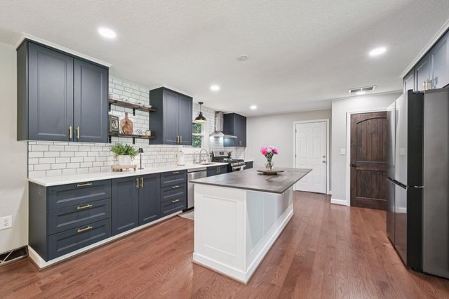 137 Oakland Boulevard NE, Newark, OH 43055