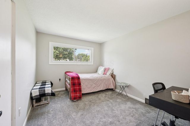 137 Oakland Boulevard NE, Newark, OH 43055