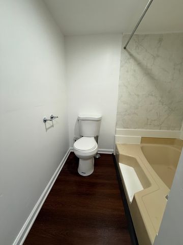 605 Tanglewood Road, Matteson, IL 60443