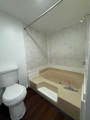 605 Tanglewood Road, Matteson, IL 60443