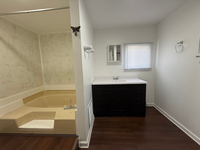 605 Tanglewood Road, Matteson, IL 60443