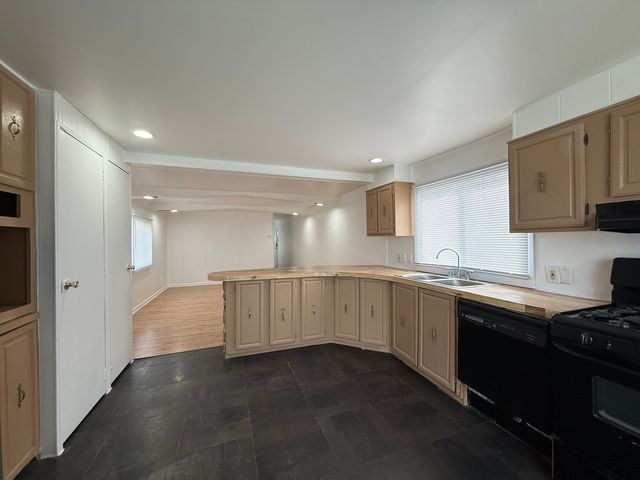 605 Tanglewood Road, Matteson, IL 60443