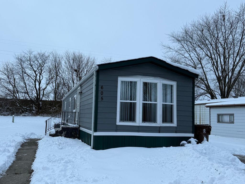 605 Tanglewood Road, Matteson, IL 60443