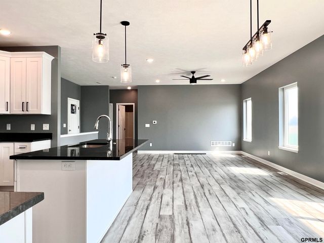 290 N 19th Street, Geneva, NE 68361