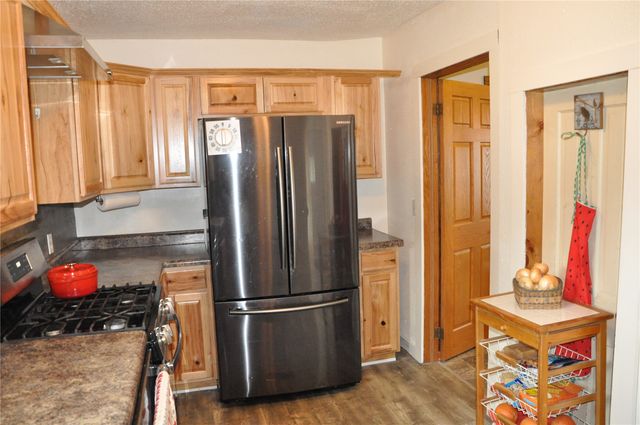1402 11th Avenue, Belle Plaine, IA 52208