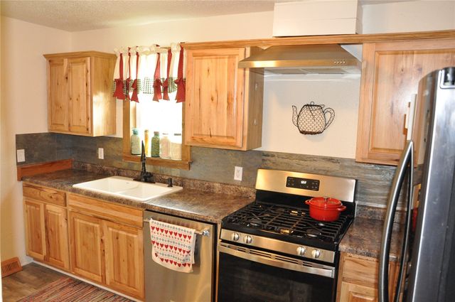 1402 11th Avenue, Belle Plaine, IA 52208