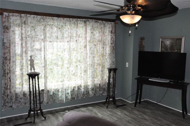 1402 11th Avenue, Belle Plaine, IA 52208