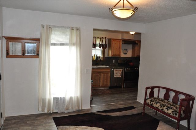 1402 11th Avenue, Belle Plaine, IA 52208