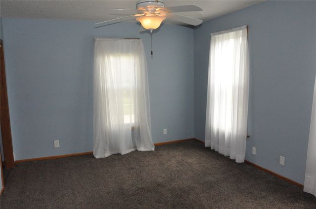1402 11th Avenue, Belle Plaine, IA 52208
