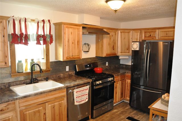 1402 11th Avenue, Belle Plaine, IA 52208