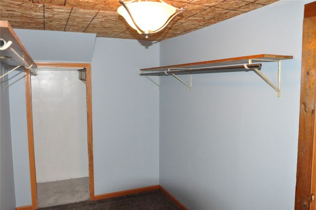 1402 11th Avenue, Belle Plaine, IA 52208