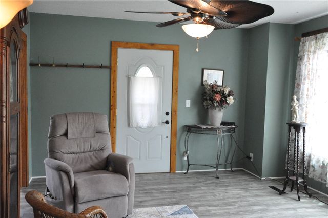 1402 11th Avenue, Belle Plaine, IA 52208