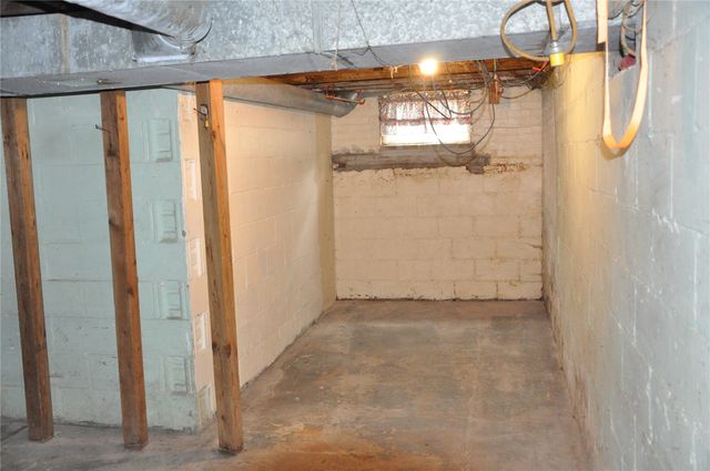 1402 11th Avenue, Belle Plaine, IA 52208
