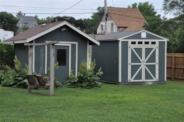1402 11th Avenue, Belle Plaine, IA 52208