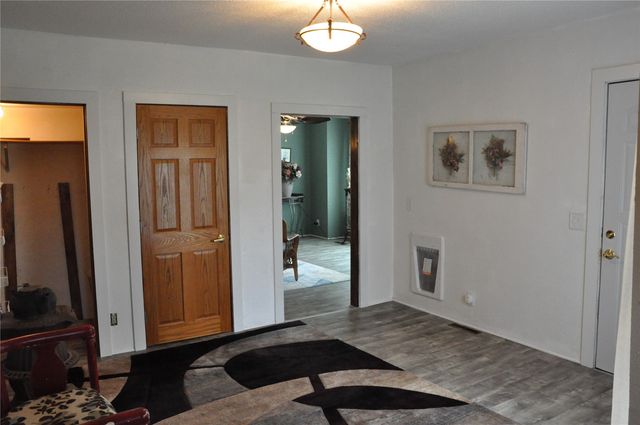1402 11th Avenue, Belle Plaine, IA 52208
