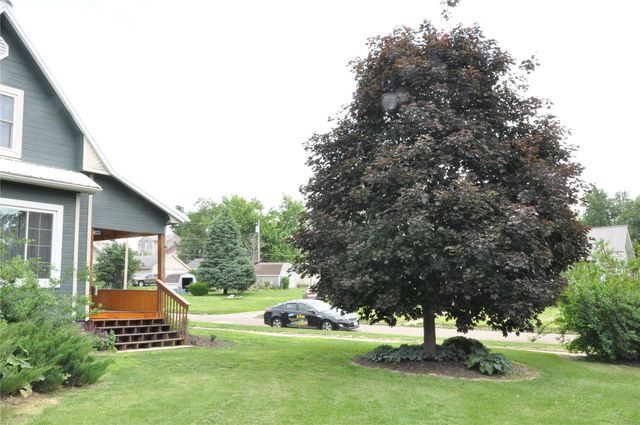 1402 11th Avenue, Belle Plaine, IA 52208